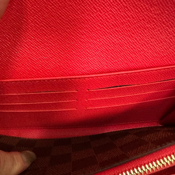 Tracking number - Picture 14 of 16